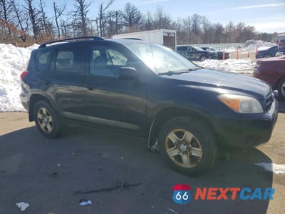 Czwarte zdjęcie samochodu z boku: 2007 TOYOTA RAV4 BASE VIN:JTMBD33V076053987 - miniatura