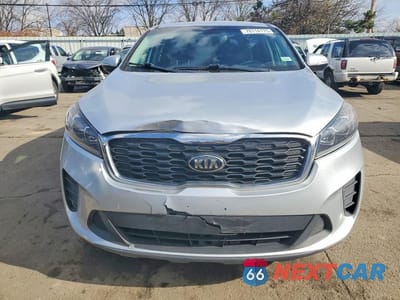 Piąte zdjęcie samochodu w środku: 2019 KIA SORENTO LX VIN:5XYPG4A50KG569925 - miniatura