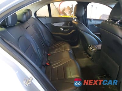 Zdjęcie 10 z 12 samochodu: 2016 MERCEDES-BENZ C 300 4MATIC VIN:55SWF4KB7GU120080 - miniatura