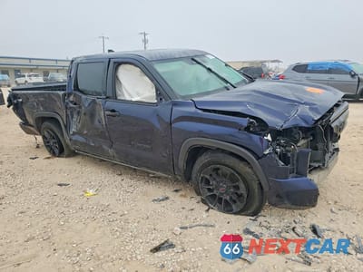 Czwarte zdjęcie samochodu z boku: 2023 TOYOTA TUNDRA SR5 VIN:5TFLA5AB3PX021174 - miniatura