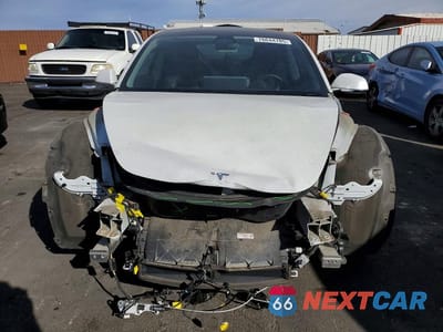 Piąte zdjęcie samochodu w środku: 2020 TESLA MODEL 3 VIN:5YJ3E1EB2LF801064 - miniatura