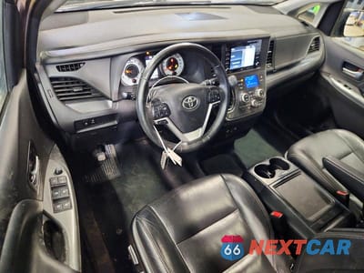 Zdjęcie 8 z 12 samochodu: 2020 TOYOTA SIENNA SE VIN:5TDEZ3DC8LS235653 - miniatura