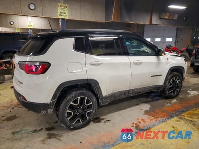 Trzecie zdjęcie samochodu z tyłu: 2020 JEEP COMPASS TRAILHAWK VIN:3C4NJDDB2LT161706 - miniatura