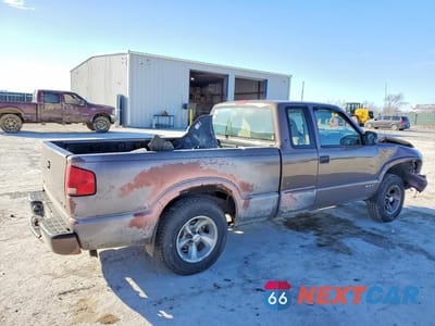 Trzecie zdjęcie samochodu z tyłu: 1999 CHEVROLET S TRUCK S10 VIN:1GCCS19X0X8198930 - miniatura