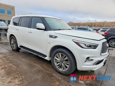 Czwarte zdjęcie samochodu z boku: 2018 INFINITI QX80 BASE VIN:JN8AZ2NFXJ9661796 - miniatura