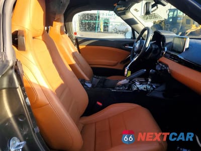 Zdjęcie 10 z 13 samochodu: 2017 FIAT 124 SPIDER CLASSICA VIN:JC1NFAEK1H0103750 - miniatura