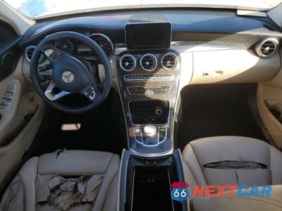 Zdjęcie 8 z 12 samochodu: 2017 MERCEDES-BENZ C 300 4MATIC VIN:55SWF4KB9HU198829 - miniatura