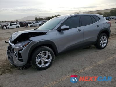2025 CHEVROLET TRAX LS KL77LFEP9SC272172 - główne zdjęcie licytacji z USA - miniatura