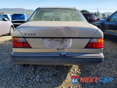 Zdjęcie 6 z 12 samochodu: 1993 MERCEDES-BENZ 400 E VIN:WDBEA34E4PB841875 - miniatura