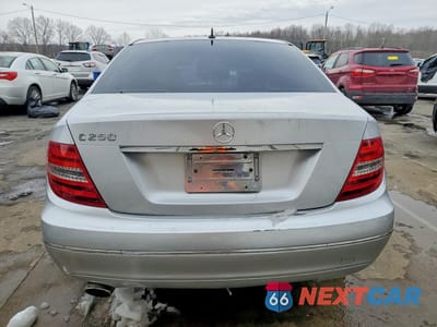 Zdjęcie 6 z 12 samochodu: 2013 MERCEDES-BENZ C 250 VIN:WDDGF4HB9DA743465 - miniatura