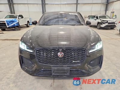 Piąte zdjęcie samochodu w środku: 2021 JAGUAR F-PACE R-DYNAMIC S VIN:SADCT2FU3MA665697 - miniatura