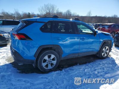 Trzecie zdjęcie samochodu z tyłu: 2021 TOYOTA RAV4 XLE VIN:2T3P1RFV4MW152965 - miniatura