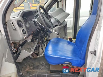 Zdjęcie 7 z 13 samochodu: 2019 FORD ECONOLINE E450 SUPER VIN:1FDFE4FS9KDC56592 - miniatura