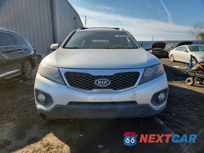 Piąte zdjęcie samochodu w środku: 2012 KIA SORENTO LX VIN:5XYKT3A69CG248444 - miniatura