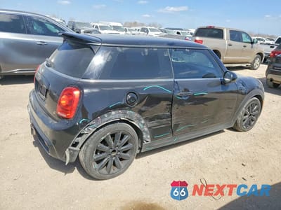 Trzecie zdjęcie samochodu z tyłu: 2018 MINI COOPER S VIN:WMWXP7C50J3B95303 - miniatura