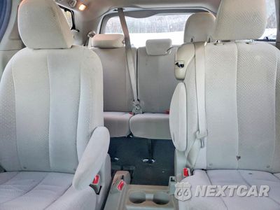 Zdjęcie 10 z 13 samochodu: 2011 TOYOTA SIENNA LE VIN:5TDKK3DC1BS105218 - miniatura