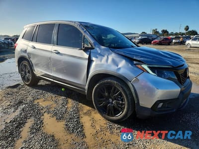 Czwarte zdjęcie samochodu z boku: 2021 HONDA PASSPORT SPORT VIN:5FNYF7H24MB009016 - miniatura