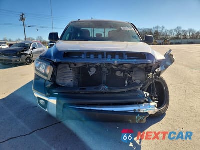 Piąte zdjęcie samochodu w środku: 2019 TOYOTA TUNDRA DOUBLE CAB SR VIN:5TFRY5F13KX245060 - miniatura