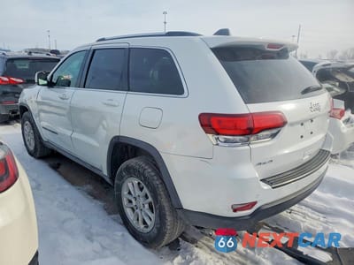 Drugie zdjęcie samochodu z przodu: 2020 JEEP GRAND CHEROKEE LAREDO VIN:1C4RJFAG0LC420623 - miniatura