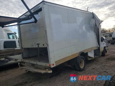 Trzecie zdjęcie samochodu z tyłu: 2022 FORD E450 DELIVERY TRUCK VIN:1FDXE4FN0NDC22690 - miniatura