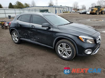 Czwarte zdjęcie samochodu z boku: 2019 MERCEDES-BENZ GLA 250 VIN:WDCTG4EB7KJ581806 - miniatura