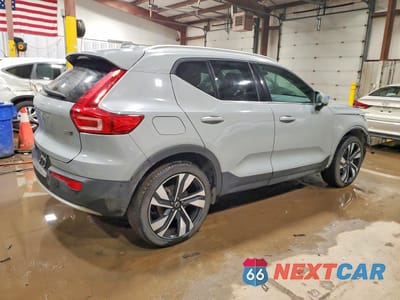 Trzecie zdjęcie samochodu z tyłu: 2024 VOLVO XC40 ULTIMATE VIN:YV4L12UF4R2314673 - miniatura