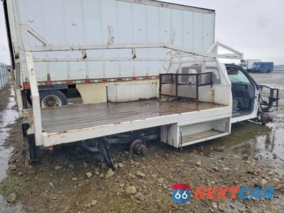 Trzecie zdjęcie samochodu z tyłu: 2005 CHEVROLET SILVERADO C3500 VIN:1GBJC34285E236127 - miniatura