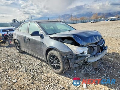 Czwarte zdjęcie samochodu z boku: 2014 CHEVROLET CRUZE LS VIN:1G1PA5SHXE7214383 - miniatura