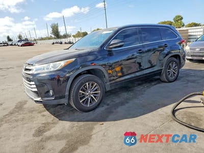 2017 TOYOTA HIGHLANDER 5TDKZRFH1HS523942 - główne zdjęcie licytacji z USA - miniatura