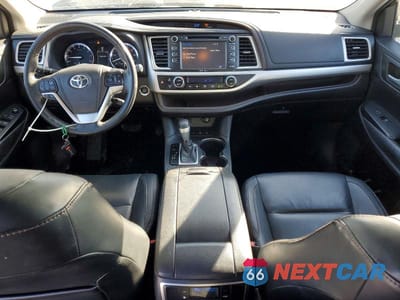 Zdjęcie 8 z 12 samochodu: 2015 TOYOTA HIGHLANDER XLE VIN:5TDJKRFH7FS079740 - miniatura