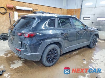 Trzecie zdjęcie samochodu z tyłu: 2023 MAZDA CX-50 PREFERRED PLUS VIN:7MMVABCM3PN117338 - miniatura