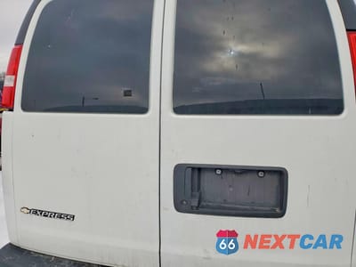 Zdjęcie 10 z 13 samochodu: 2022 CHEVROLET EXPRESS G3500 UTILITY / SERVICE VAN VIN:1GCZGHFP9N1290911 - miniatura