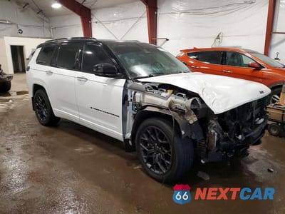 Czwarte zdjęcie samochodu z boku: 2023 JEEP GRAND CHEROKEE L SUMMIT VIN:1C4RJKEG8P8830985 - miniatura