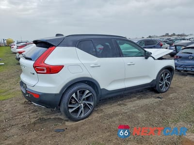 Trzecie zdjęcie samochodu z tyłu: 2019 VOLVO XC40 T5 R-DESIGN VIN:YV4162UM9K2150611 - miniatura