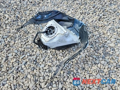 Zdjęcie 9 z 10 samochodu: 2025 BMW S 1000 RR VIN:WB10P2308S6L20442 - miniatura