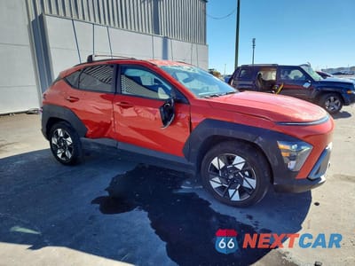 Czwarte zdjęcie samochodu z boku: 2025 HYUNDAI KONA SEL VIN:KM8HB3AB9SU325364 - miniatura