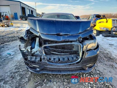 Piąte zdjęcie samochodu w środku: 2018 CHRYSLER 300 S VIN:2C3CCABG6JH266760 - miniatura