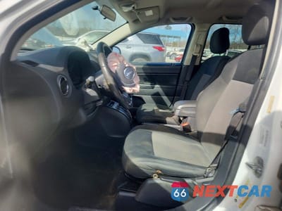 Zdjęcie 7 z 13 samochodu: 2012 JEEP COMPASS LATITUDE VIN:1C4NJCEB7CD618248 - miniatura