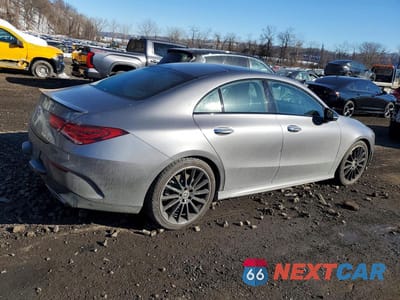 Trzecie zdjęcie samochodu z tyłu: 2023 MERCEDES-BENZ CLA 250 4MATIC VIN:W1K5J4HBXPN347483 - miniatura