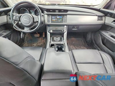 Zdjęcie 8 z 12 samochodu: 2017 JAGUAR XF PREMIUM VIN:SAJBD4BV5HCY31468 - miniatura