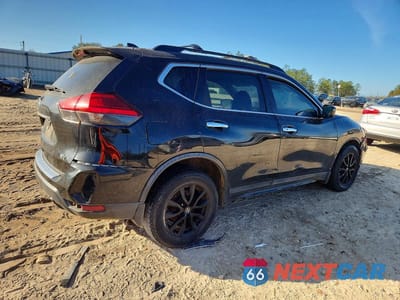 Trzecie zdjęcie samochodu z tyłu: 2017 NISSAN ROGUE S VIN:5N1AT2MT4HC813617 - miniatura