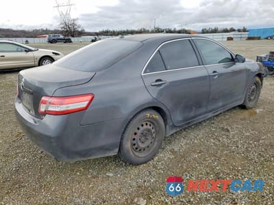 Trzecie zdjęcie samochodu z tyłu: 2011 TOYOTA CAMRY BASE VIN:4T1BF3EK6BU185410 - miniatura