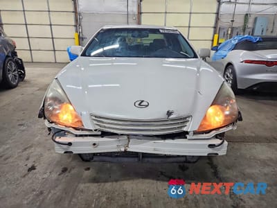 Piąte zdjęcie samochodu w środku: 2002 LEXUS ES 300 BASE VIN:JTHBF30G525032601 - miniatura