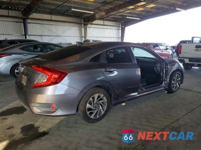 Trzecie zdjęcie samochodu z tyłu: 2018 HONDA CIVIC EX VIN:19XFC2F7XJE002865 - miniatura