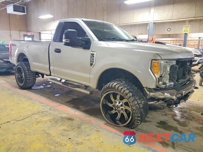 Czwarte zdjęcie samochodu z boku: 2017 FORD F250 SUPER DUTY VIN:1FTBF2B67HEB16833 - miniatura