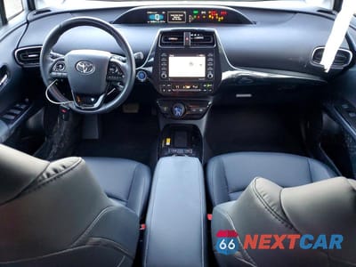 Zdjęcie 8 z 12 samochodu: 2021 TOYOTA PRIUS VIN:JTDL9MFU3M3023877 - miniatura