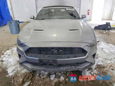 Piąte zdjęcie samochodu w środku: 2022 FORD MUSTANG VIN:1FATP8UH4N5119452 - miniatura
