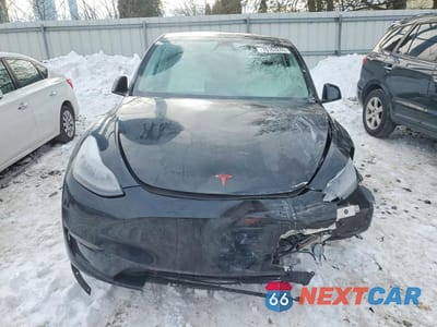 Piąte zdjęcie samochodu w środku: 2023 TESLA MODEL Y VIN:7SAYGDEEXPF947295 - miniatura
