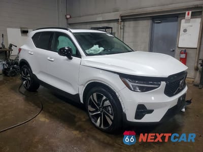 Czwarte zdjęcie samochodu z boku: 2024 VOLVO XC40 PLUS VIN:YV4L12UL4R2314324 - miniatura