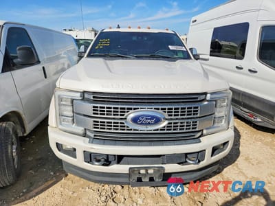Piąte zdjęcie samochodu w środku: 2019 FORD F450 SUPER DUTY VIN:1FT8W4DT3KED81314 - miniatura